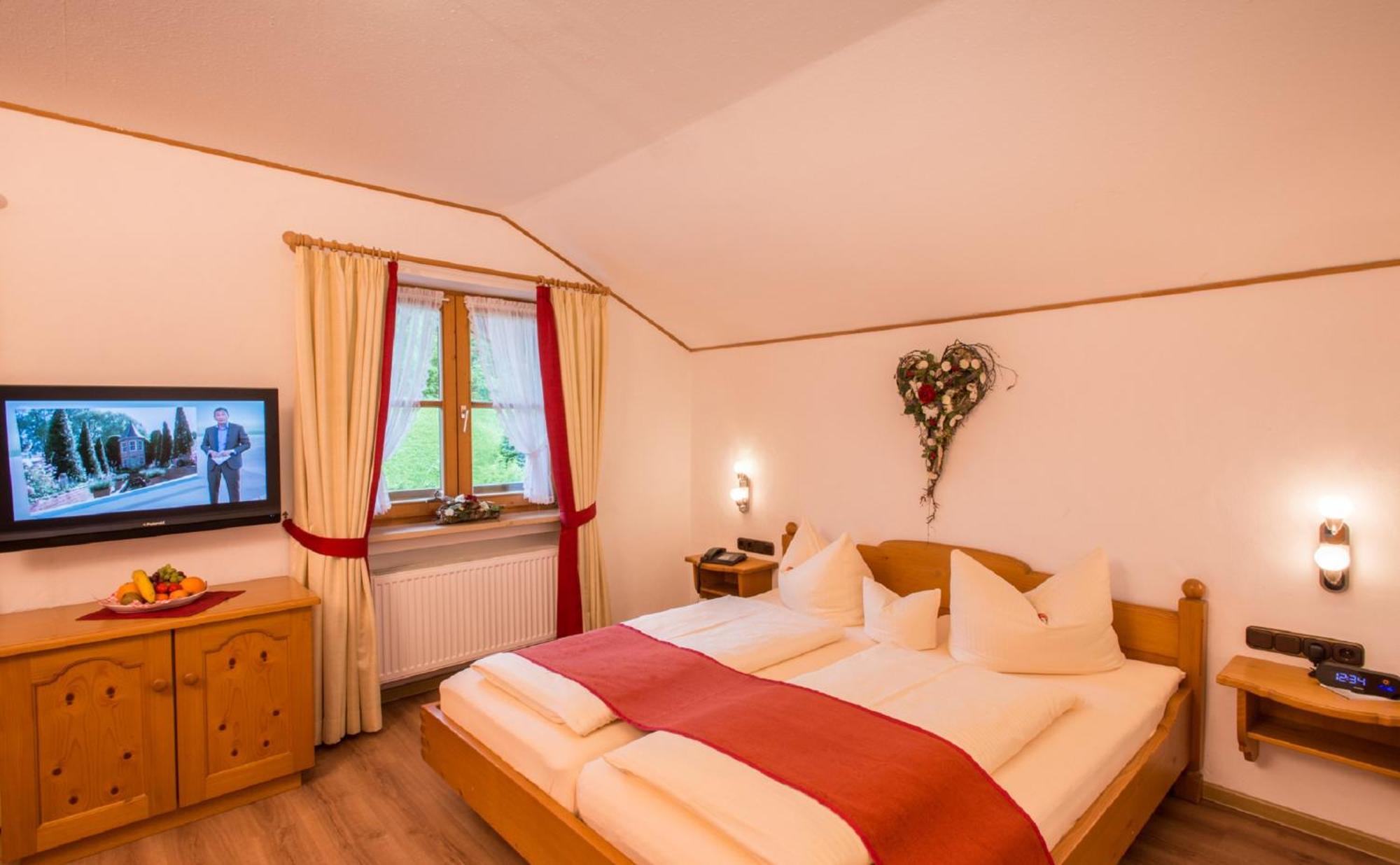 Hotel Alpspitz B&B Грайнау Экстерьер фото