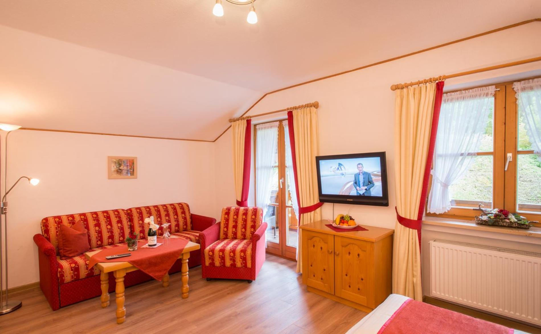 Hotel Alpspitz B&B Грайнау Экстерьер фото